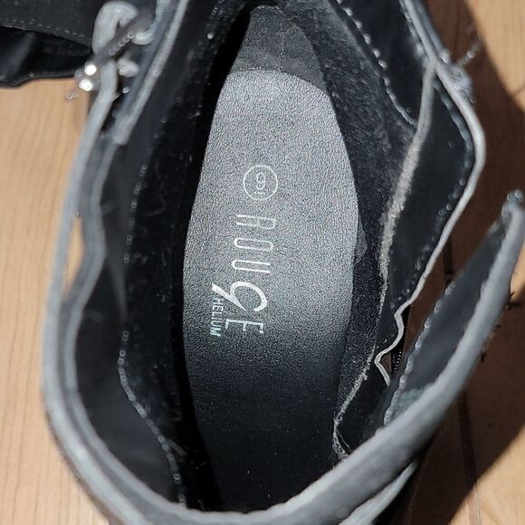 𝅺ROUGE HELIUM BLACK STRAPPY ANKLE BOOTS, SIZE 9 - Picture 12 of 12